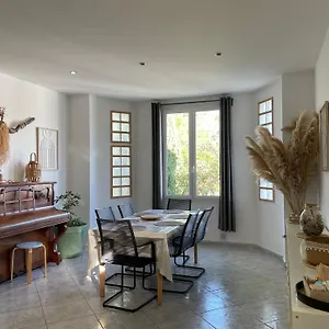Spacieuse Dans Les Pins Villa